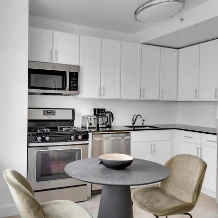 Apartment Uws 1br W Gym Doorman Nr Julliard Nyc-834