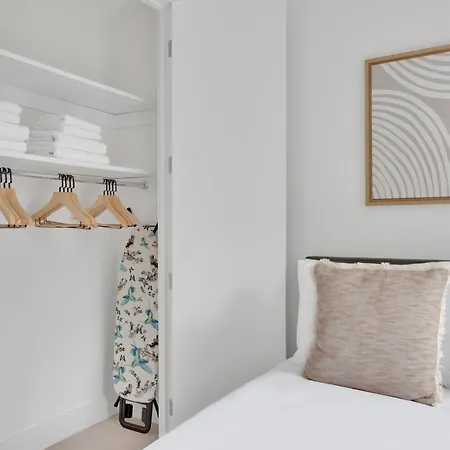 East Village 2br W Wd Nr Union Sq Nyc-939 New York