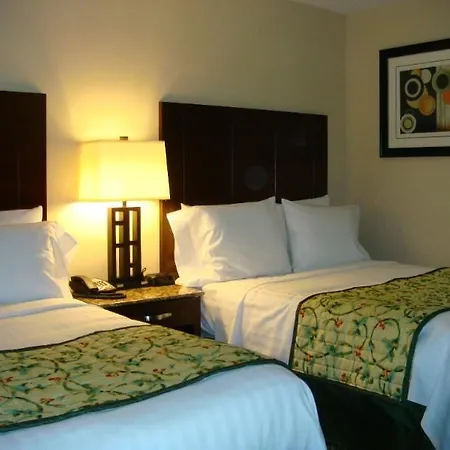 - Laguardia Airport Hotel 3*