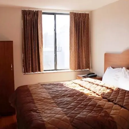 The Vue Express @ 39th Street Hotel