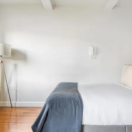 Midtown E 2br W Doorman 2 Blocks To River Nyc-700 New York