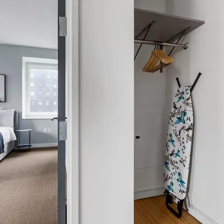 Midtown 1br W Doorman Gym Wd Nr Rock Center Nyc-1128 Apartment