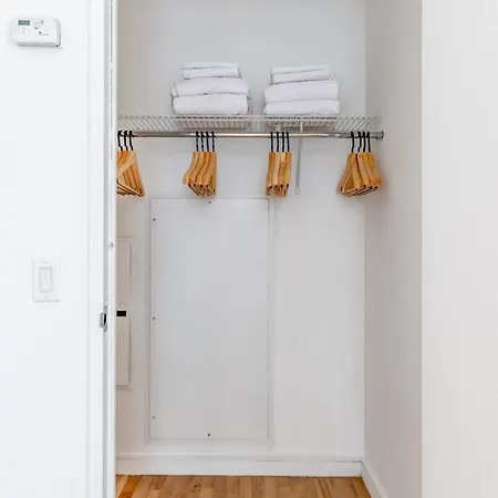 Midtown 1br W Doorman Gym Wd Nr Rock Center Nyc-1129 Apartment *