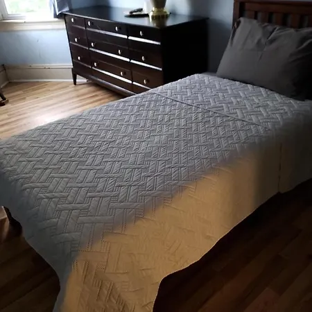 Harbor House Bed & Breakfast 2*