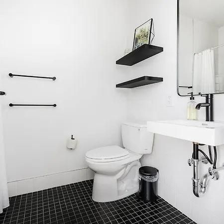 Placemakr Street 4*