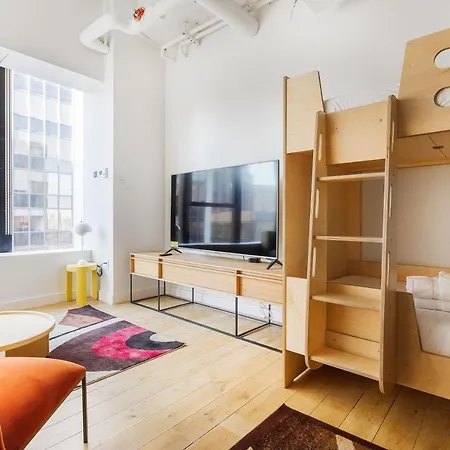 Placemakr Street Aparthotel 4*
