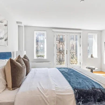 Luxe Studio In Upper East Side With Charming Juliet Balcony *
