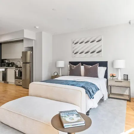 Luxe Studio In Upper East Side With Charming Juliet Balcony