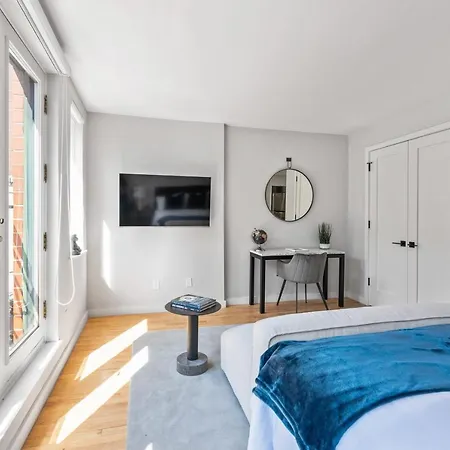 Holiday home Luxe Studio In Upper East Side With Charming Juliet Balcony