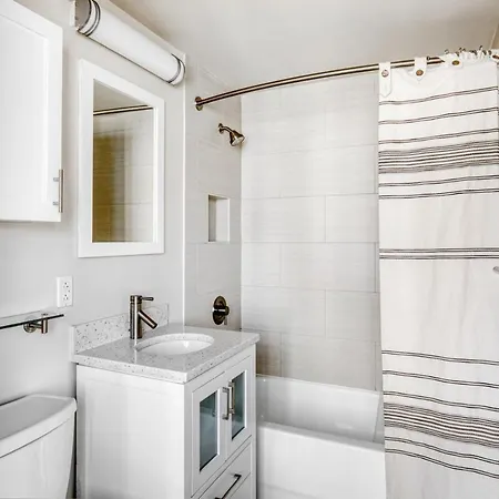 Apartment Ues 1br W Gym Doorman Nr Carl Schurz Park Nyc-653 New York
