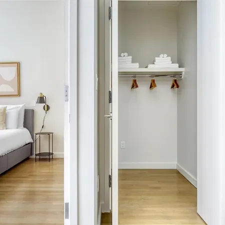 Apartment Ues 1br W Doorman Gym Nr Carl Schurz Park Nyc-641 *