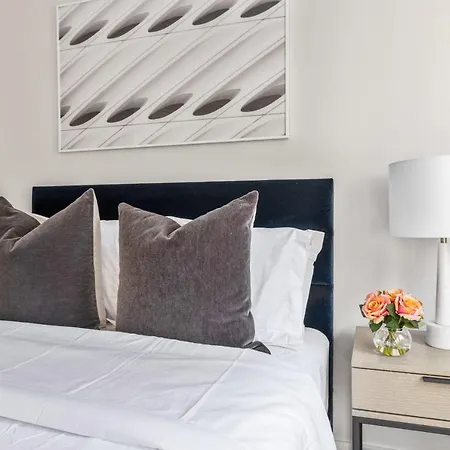 Holiday home Modern Studio With Charming Juliet Balcony In Upper East Side New York