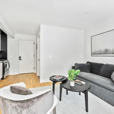 Luxe Studio Ste In Upper East Side With Charming Juliet Balcony Holiday home New York