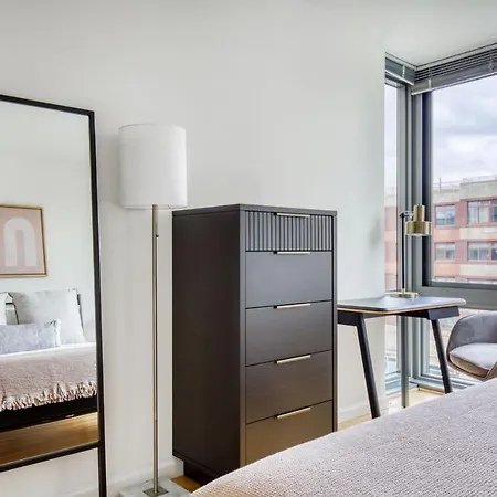 Apartment Lic 1br W Doorman Gym Pool Nr E River Nyc-690 *
