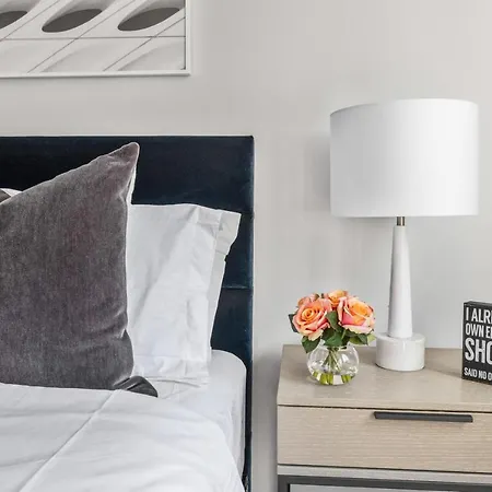 Modern Studio With Charming Juliet Balcony In Upper East Side * New York