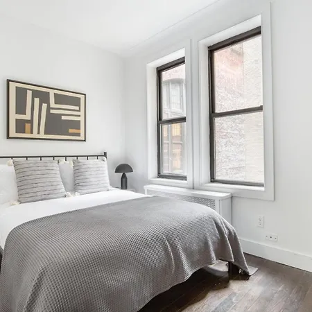 Apartment Midtown 2br W Doorman Wd Nr Park Nyc-1144