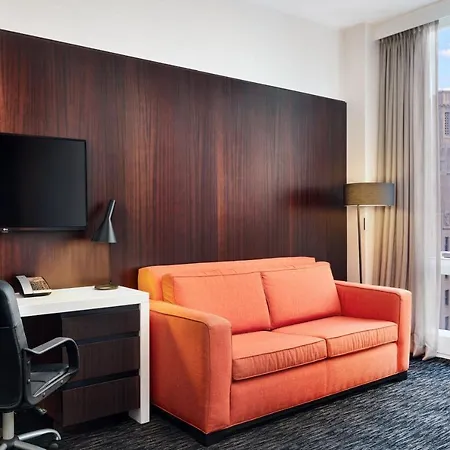 Courtyard By Marriott Long Island City/new York Manhattan View Hotel
