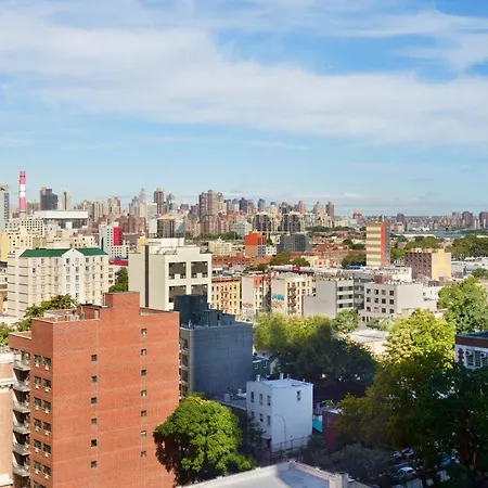 Courtyard By Marriott Long Island City/new York Manhattan View Hotel 3*