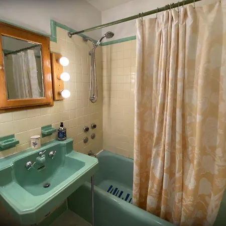 Spacious Bedroom In A Brooklyn House Shared With Host *