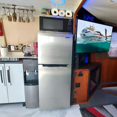Botel Oceanfront 3-decks @ Yacht *