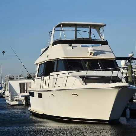 Cozy Ocean 3xdeck Yacht Botel *