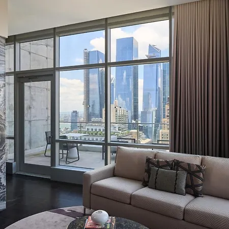 Renaissance Midtown Hotel 4*