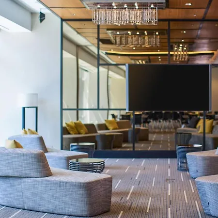 Renaissance Midtown Hotel 4*