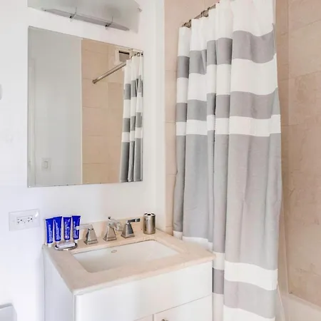 Sq 1br W Great Views Indoor Pool Nyc-29 *