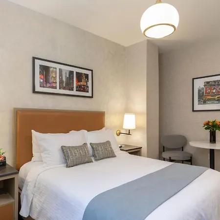 Broadway Plaza 4*