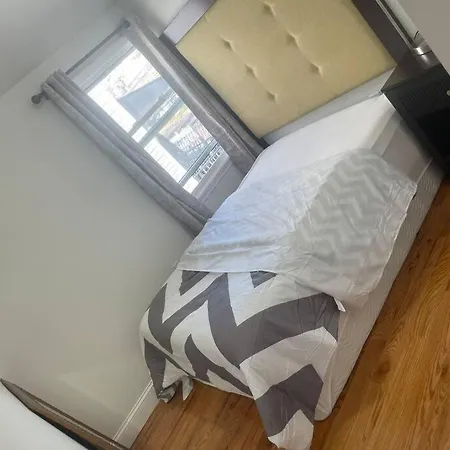 Gem In The Bronx, Apartment