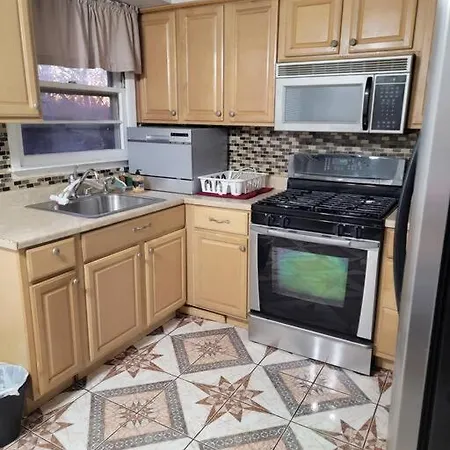 Private Near Ferry And Park * New York