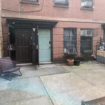 Williamsburg Private With Garden *