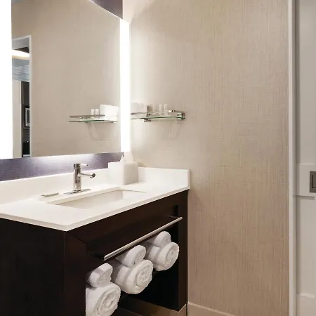 By Marriott Jfk Airport Hotel 3*
