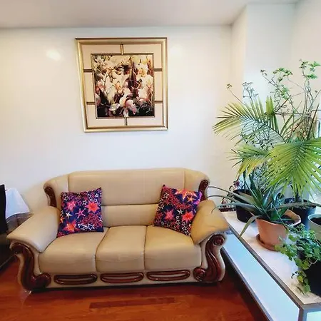 Beautiful Bedroom In A Private With Access To Patio