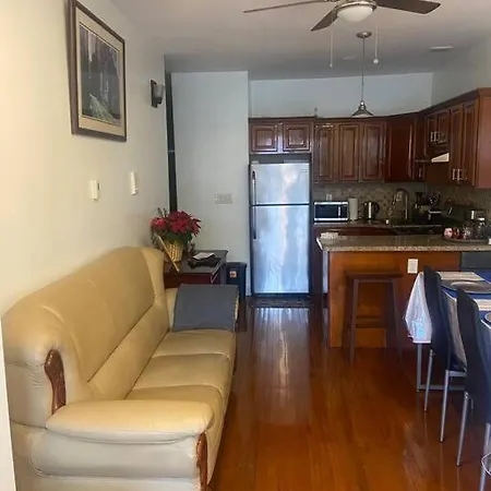 Beautiful Bedroom In A Private With Access To Patio