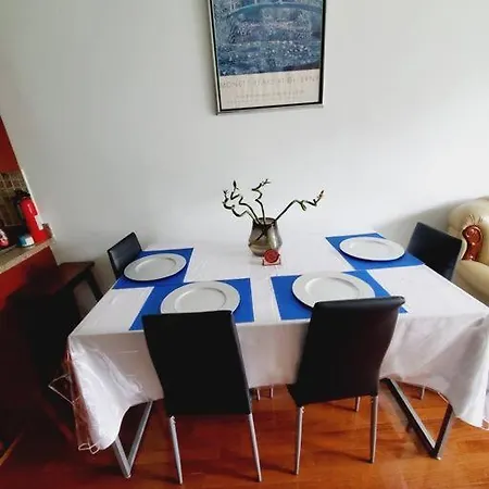 Beautiful Bedroom In A Private With Access To Patio Apartment *