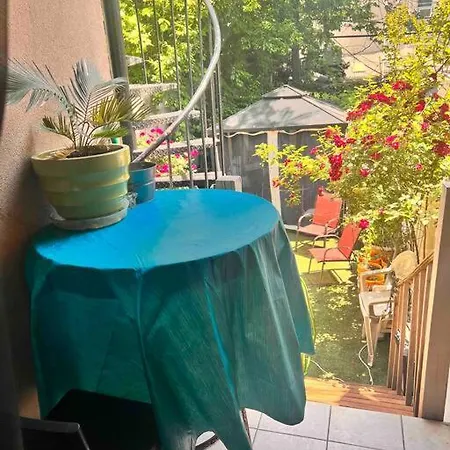 Beautiful Bedroom In A Private With Access To Patio * New York
