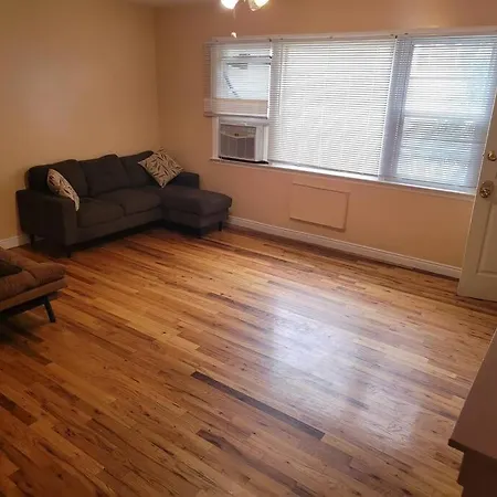 1st Floor Private Apt Near Ferry To Nyc And Park Apartment *