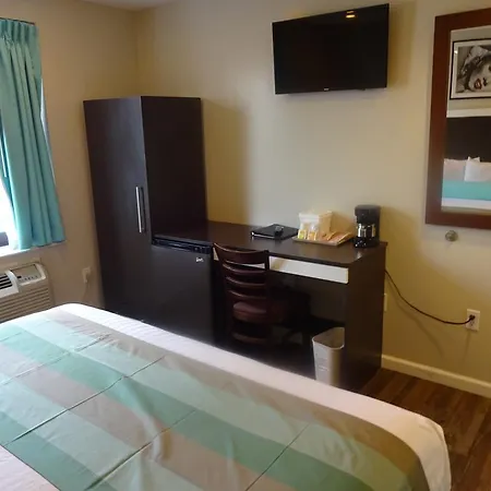 Super 8 By Wyndham Brooklyn / Park Slope Hotel
