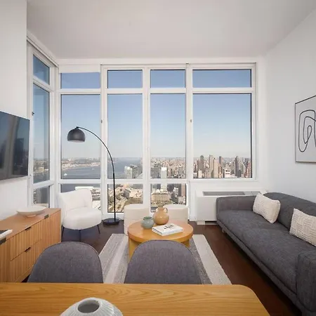 Apartment Stunning By Time Square & Hudson Yards New York