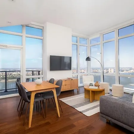 Stunning By Time Square & Hudson Yards Apartment New York