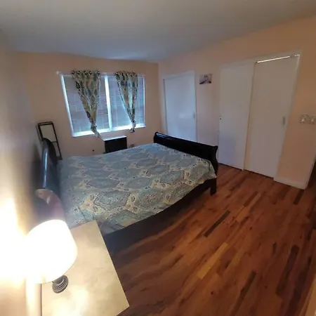 1st Floor Private Apt Near Ferry To Nyc And Park New York