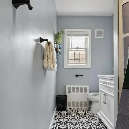 Rockaway 3 Bedroom By The Sea. * New York