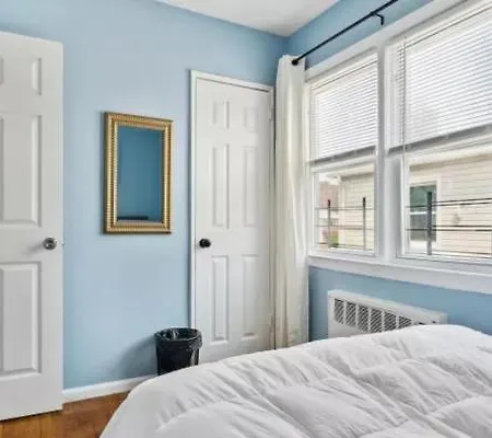 Rockaway 3 Bedroom By The Sea. *