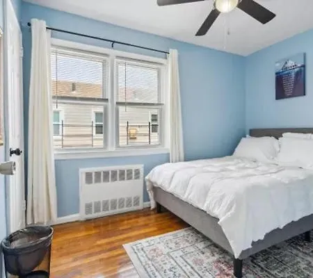 Rockaway 3 Bedroom By The Sea. Holiday home New York