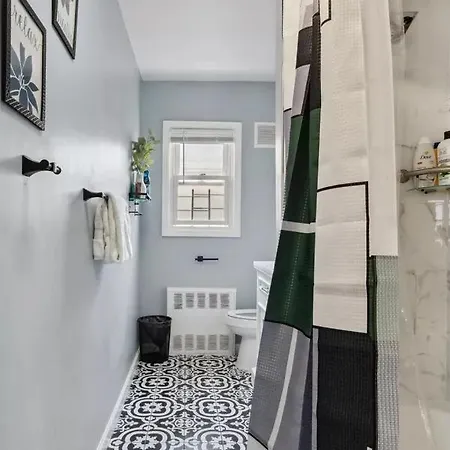 Rockaway 3 Bedroom By The Sea. *