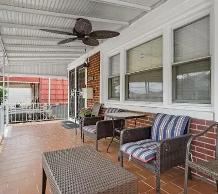 Rockaway 3 Bedroom By The Sea.