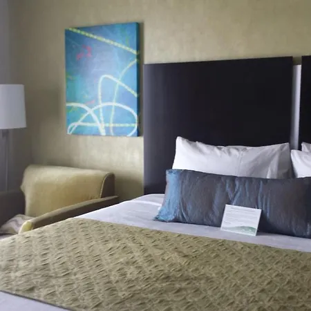 Best Western Plus Laguardia Airport Hotel 3*