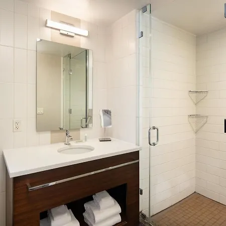By Marriott Manhattan/ Midtown Eastside Hotel New York