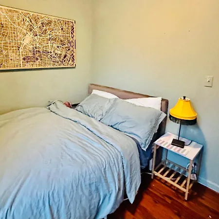 Sunlit Three-bedroom In The Vibrant Soho Neighborhood Apartment